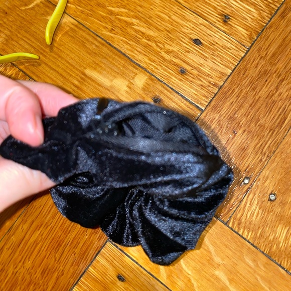 Velvet Scrunchie With Hidden Pocket Zipper Hair Tie + Plastic Yellow Headband - Picture 4 of 7